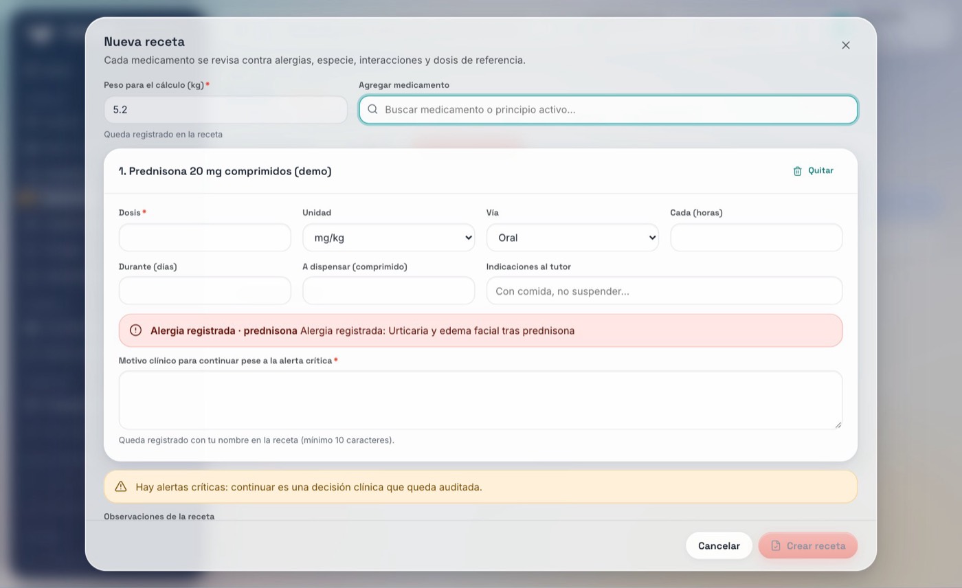 Pantalla de CrowIQ Veterinario con datos ficticios